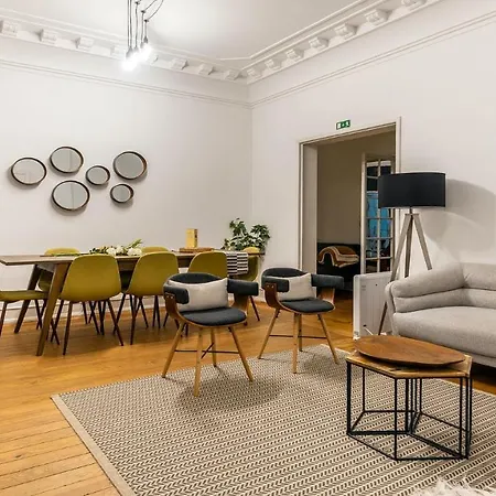 Apartment Plum Guide - Flight Of Fancy
