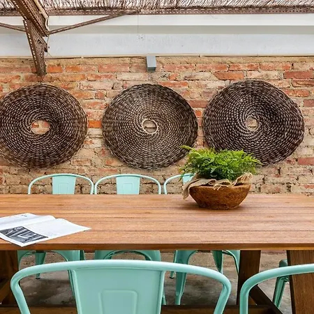 Apartment Plum Guide - Flight Of Fancy *
