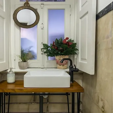 Apartment Plum Guide - Flight Of Fancy Lisbon